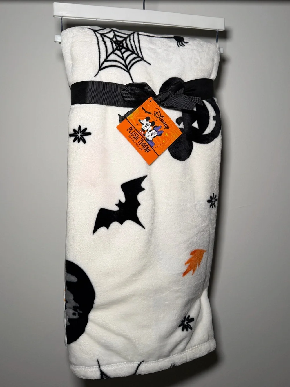 Disney Halloween Mickey & Minnie Plush Throw Blanket NWT 50x70 Super Soft Fleece